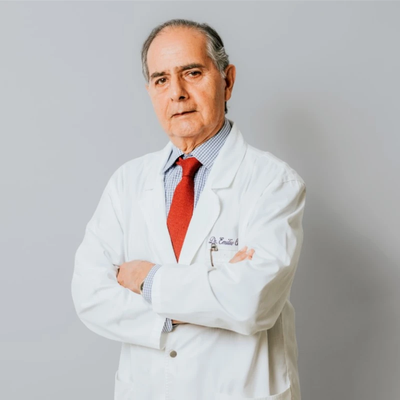 Dr. Emilio Carranza Cordiviola dermatologo en Surco