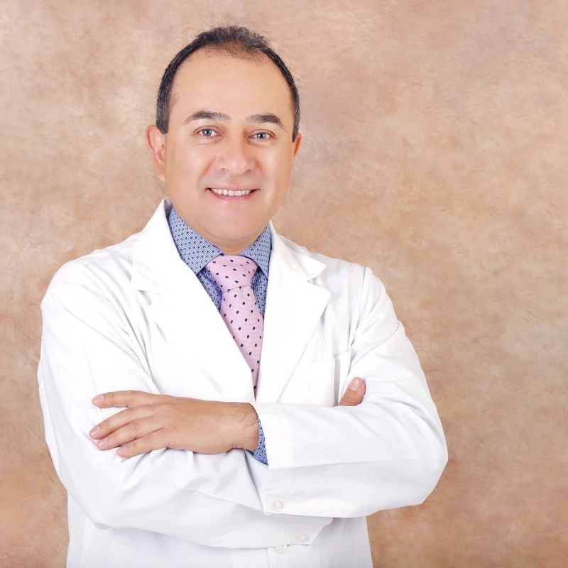 Dr. Julmer Castañeda dermatologo en San Borja 